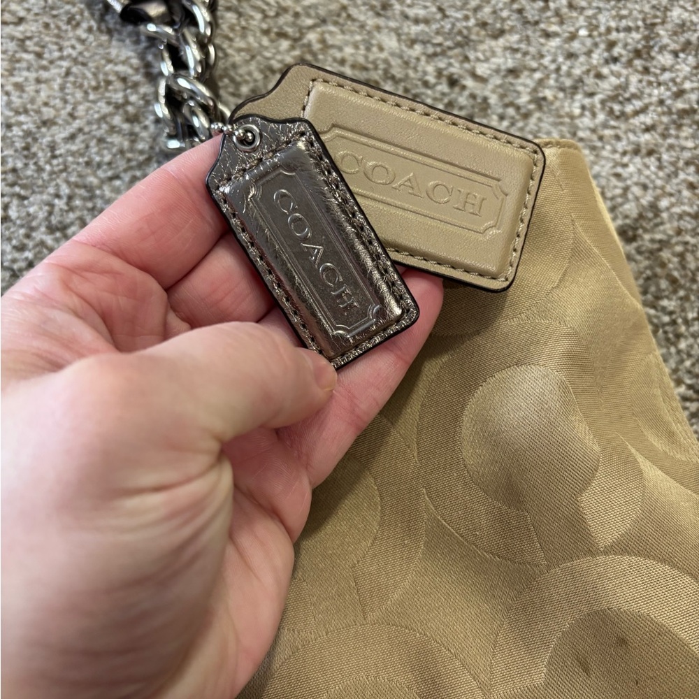 Signature Coach Madison Tote Bag - Picture 4 of 14